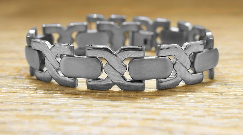 Ngoài trời: Nên chọn Inox hay Thép mạ kẽm? Hướng dẫn kỹ thuật chuẩn